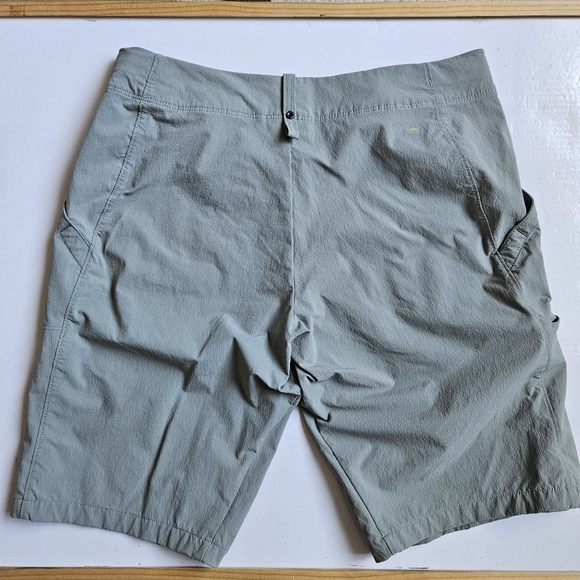Mountain Hardwear Hiking Shorts - Picture 2 of 6